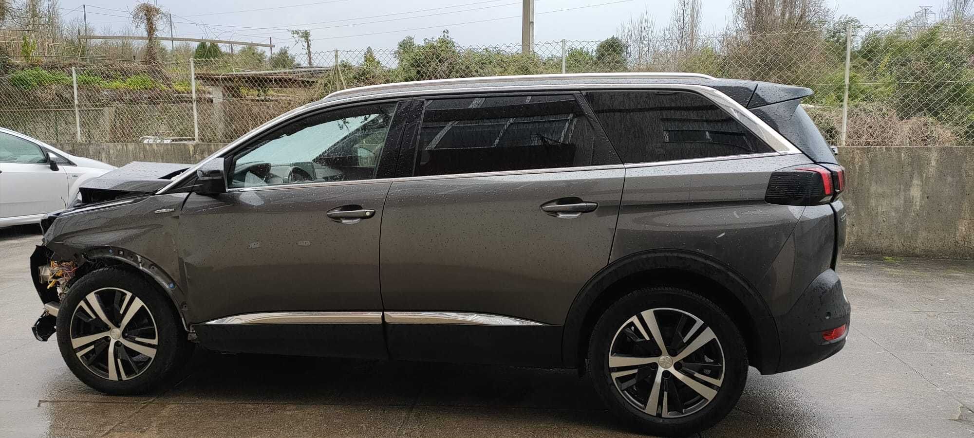 PEUGEOT 5008 II 1.5 BlueHDi Diesel 7 LUGARES
