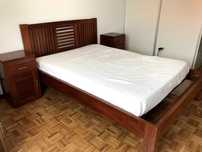 Cama casal, madeira 1,40 x 2 m + 2 mesas cabeceira