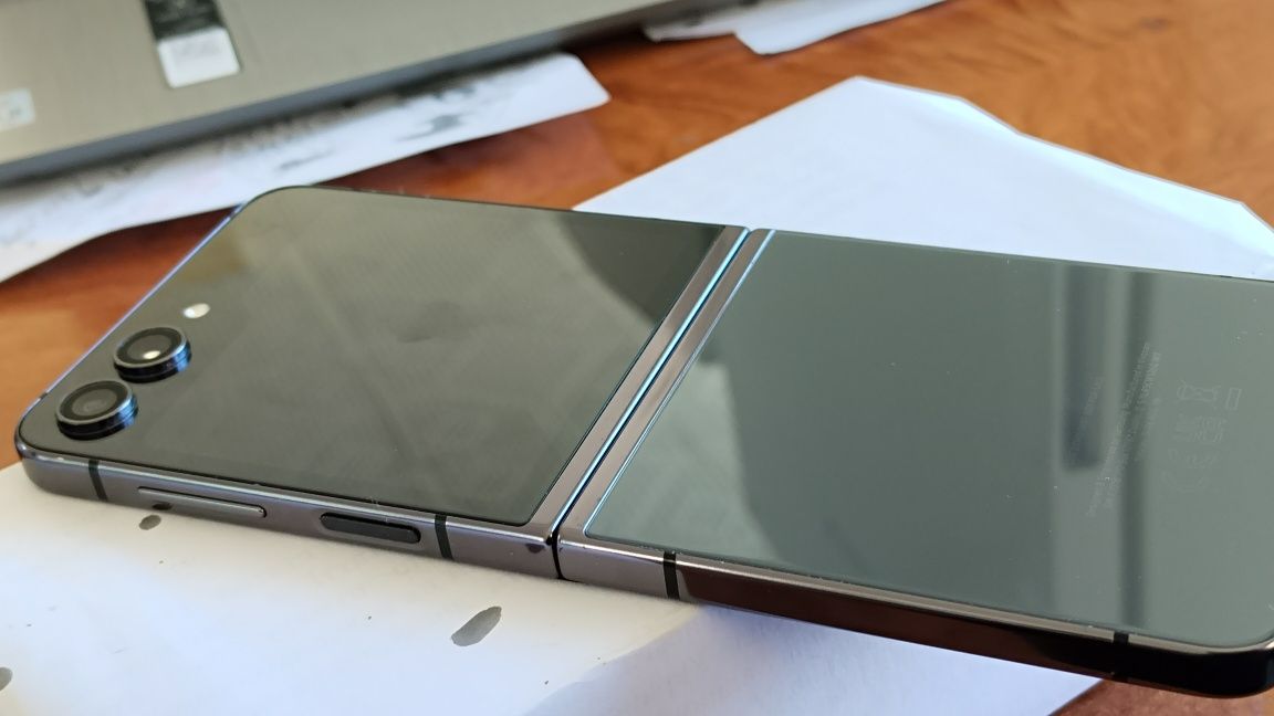 Samsung galaxy Flip 5 Black (SM-F731B) 2 сим; 8/256 GB.