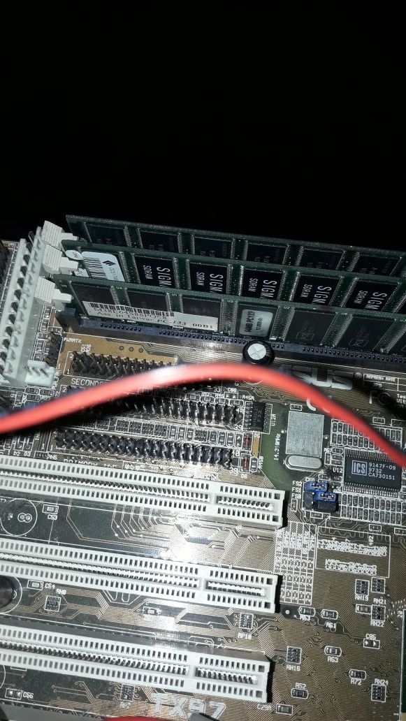 Płyta główna z procesorem Intel i 3 listwy Ramu
