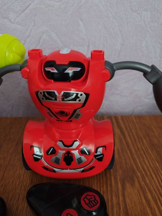 Роботи боксери  Silverlit. Інтерактивний робот.