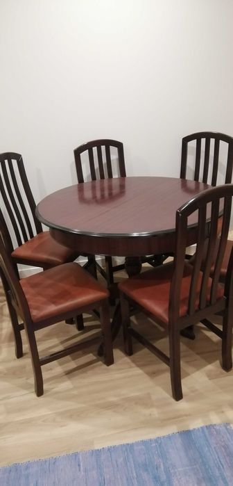 Vendo mesa de sala extensível com 6 cadeiras