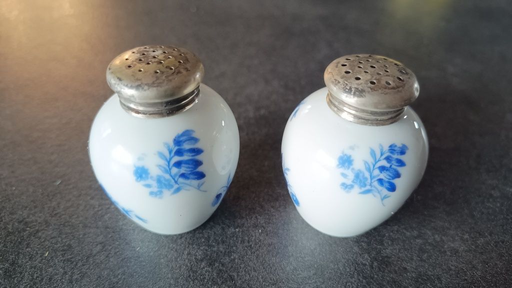Porcelana solniczka i pieprzniczka oprawione srebrem