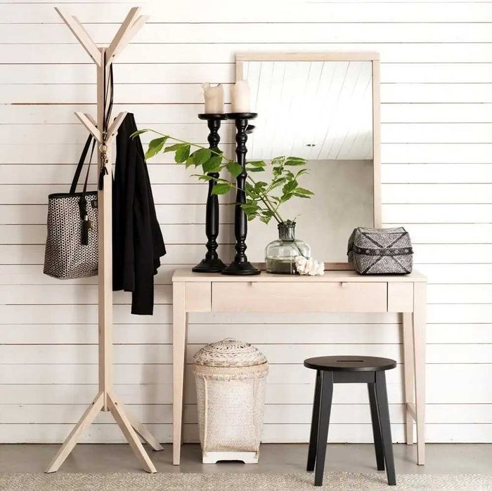 konsolka ekspozycyjna confetti Rowico Szwecja