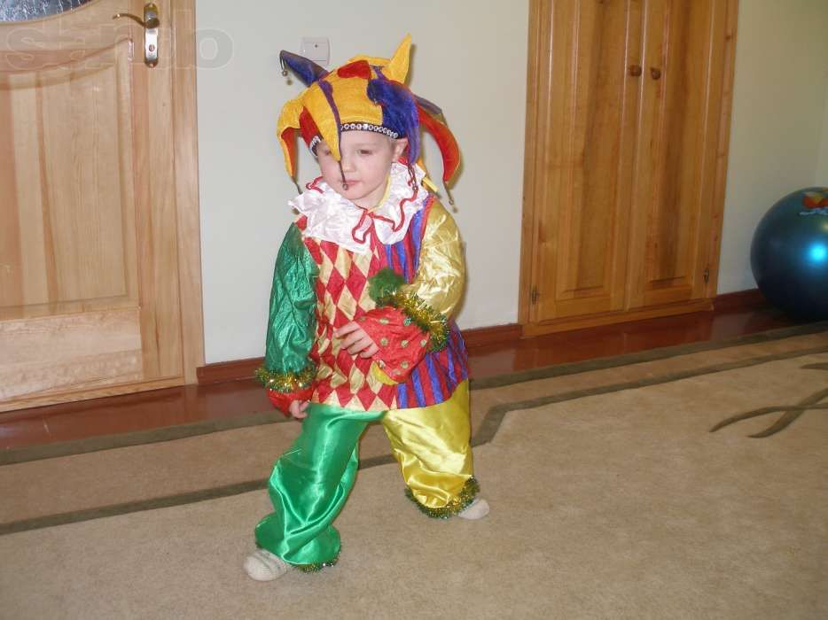 карнавальные костюмы петрушки и гномика
