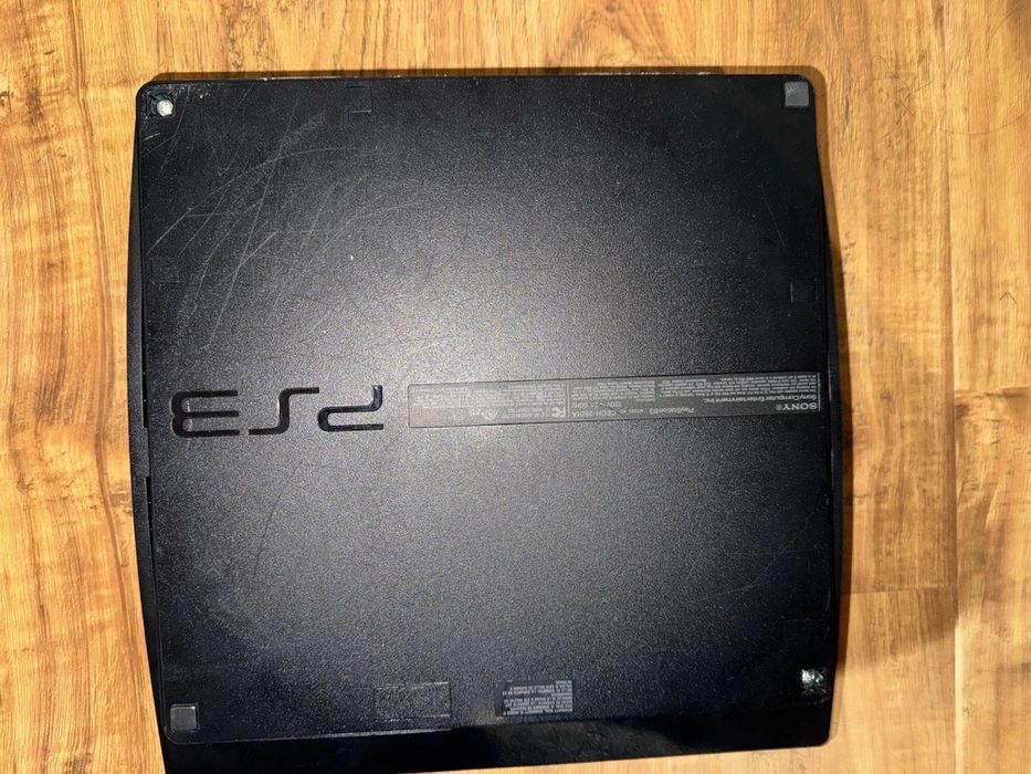 PlayStation 3 (c/ 2 jogos+ comandos)
