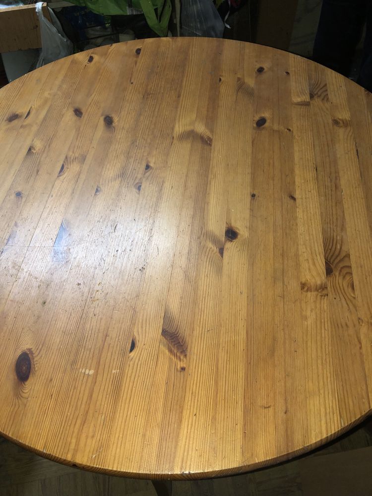Drewniany stół do renowacji