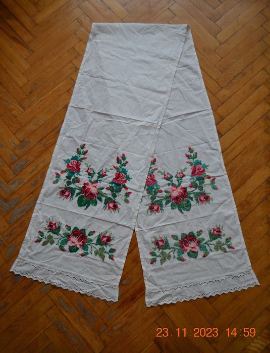 Рушник вышитий "Розы". Каленкор. Объёмная вышивка крестиком. 245х43 см