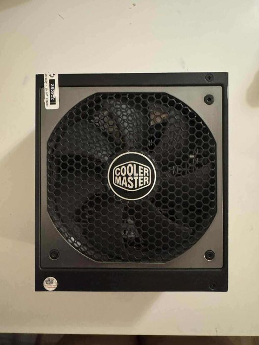 Zasilacz Cooler Master V700