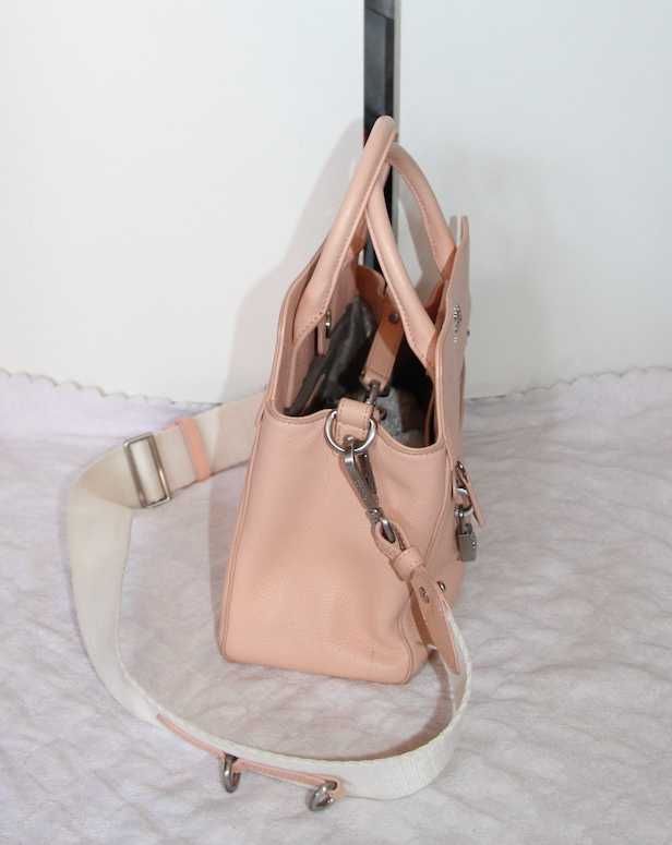 guess luxe torebka torba skora naturalna skorzana kuferek pudrowy roz