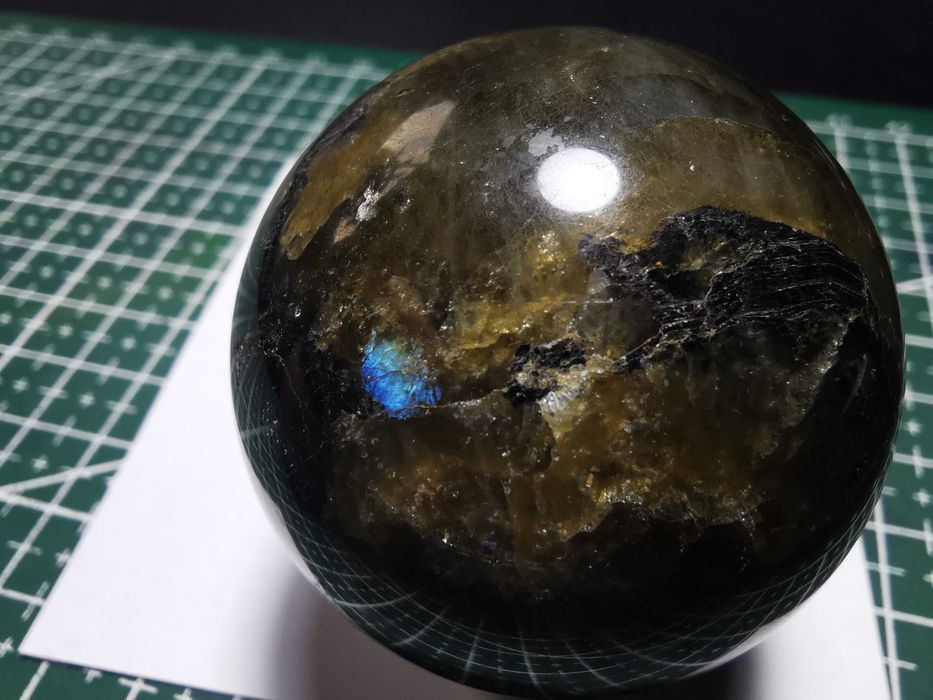 Labradoryt - szlifowana, polerowana kula