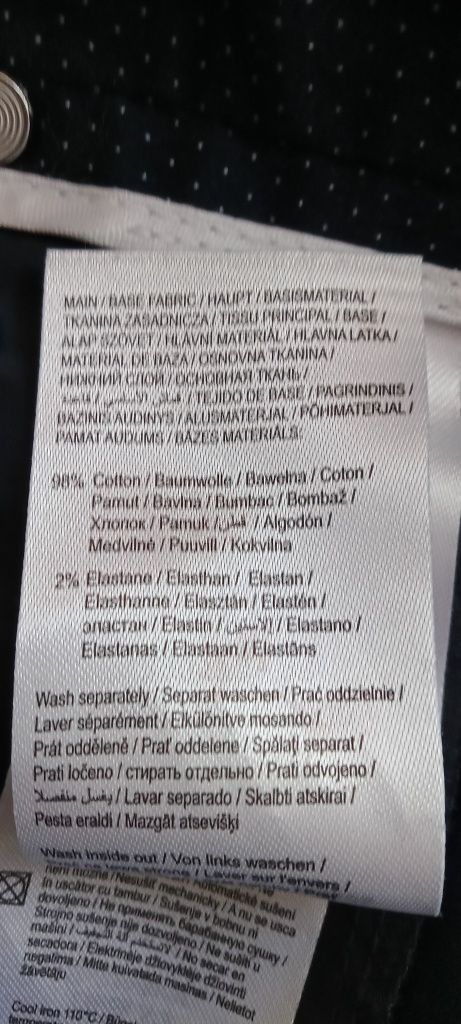 Granatowe spodnie w kropki