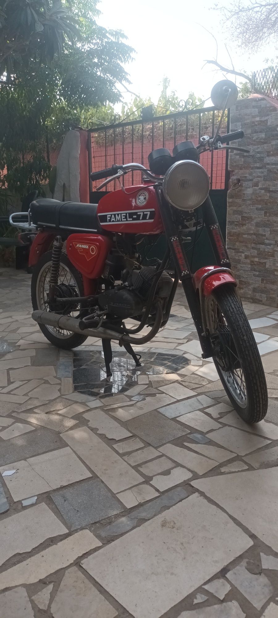 Vendo moto famel 77