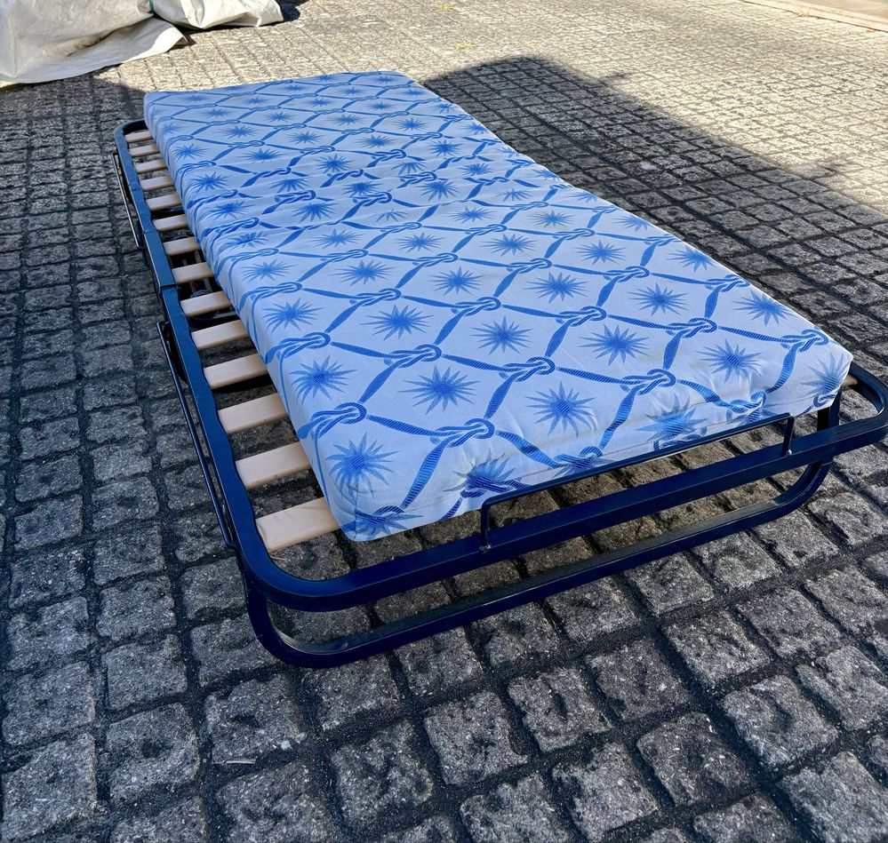Cama dobrável com rodas - nova