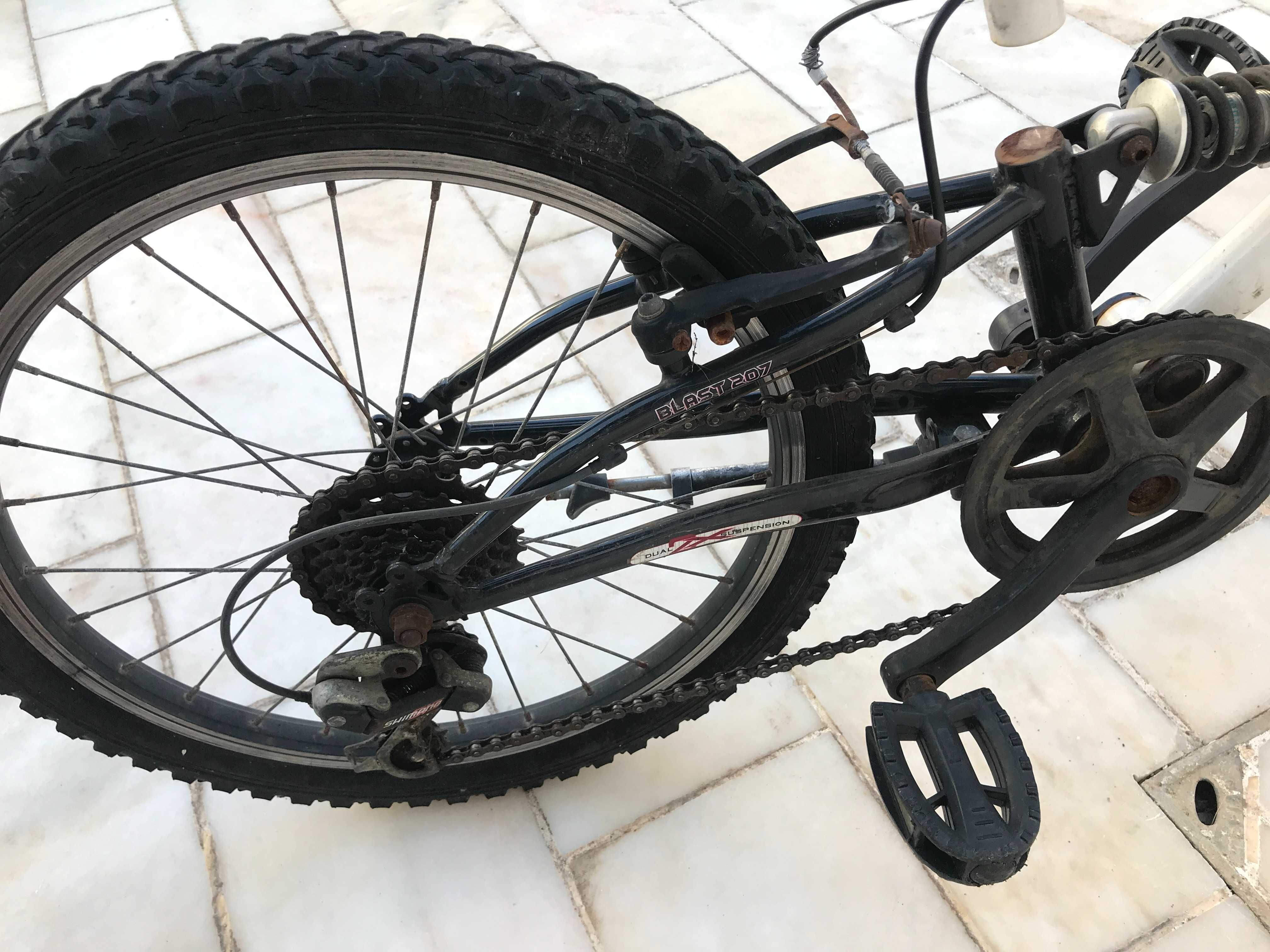 Bicicleta criança com amortecedores