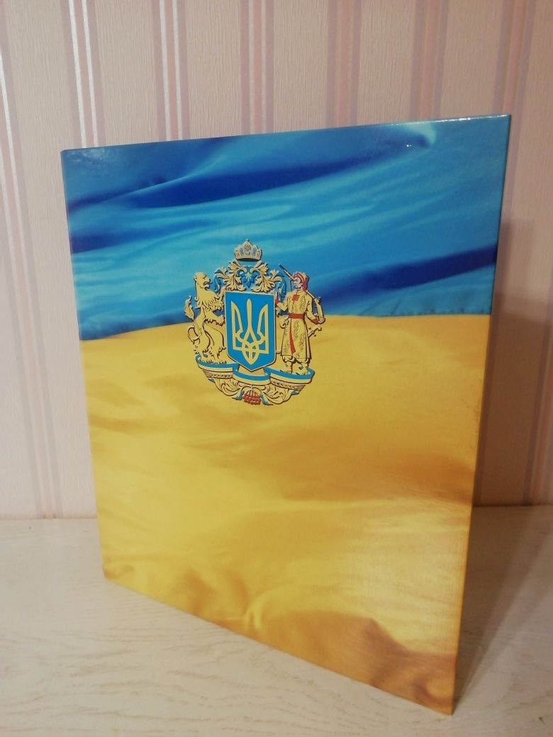 Папка для бумаг з символікоюА4