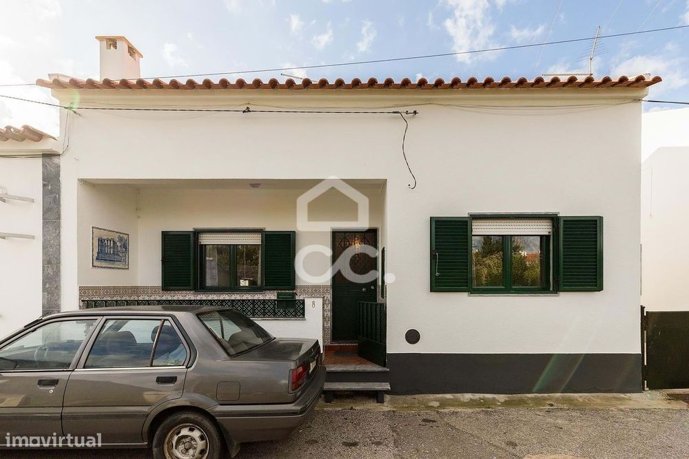 Moradia Térrea T2+1, com um T1 no  Sótão, um Anexo com cozinha, Quinta