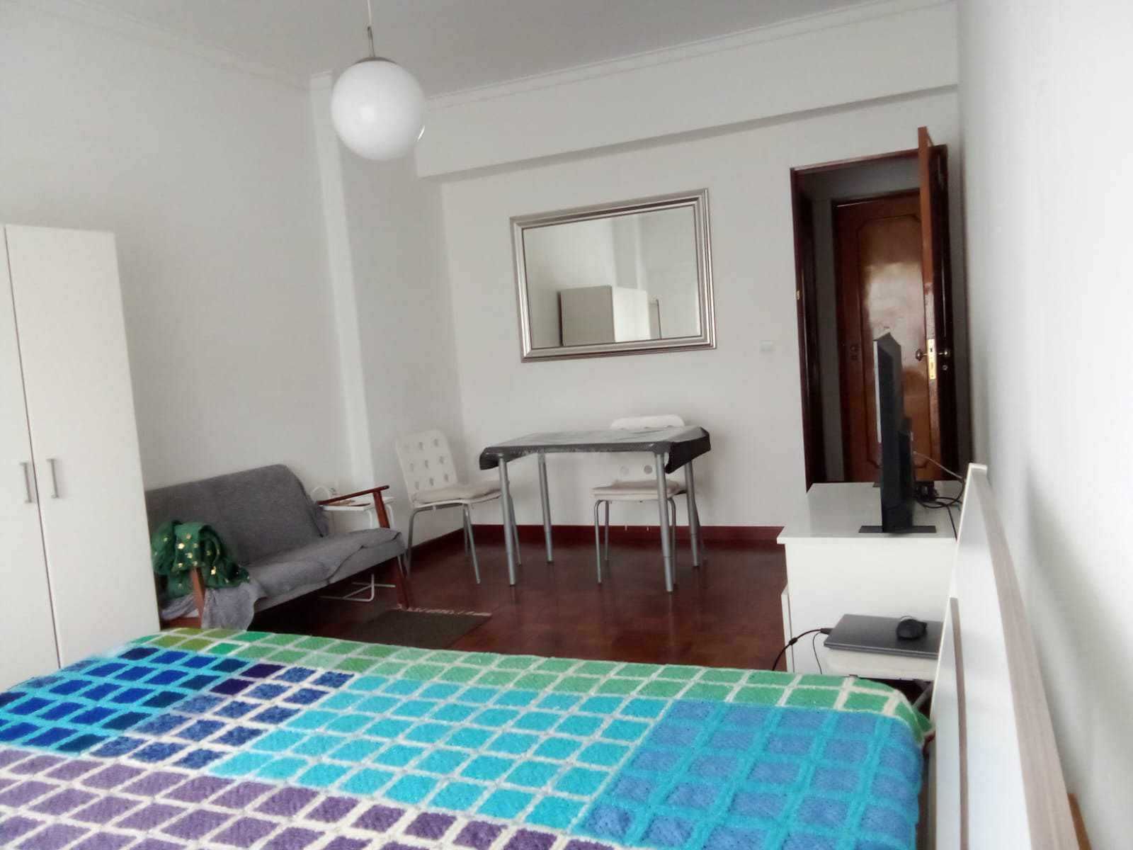 Quarto grande 1 pessoa Av. Uruguai
