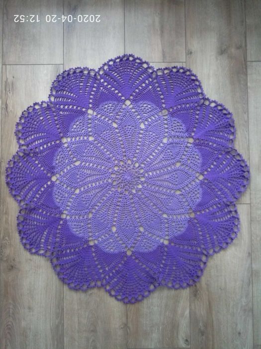 Скатерть сиреневого цвета, диаметром 112 см.из х/б пряжи (двуцветная)