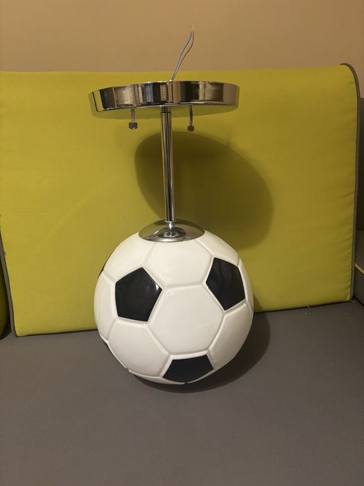 Żyrandol piłka nożna