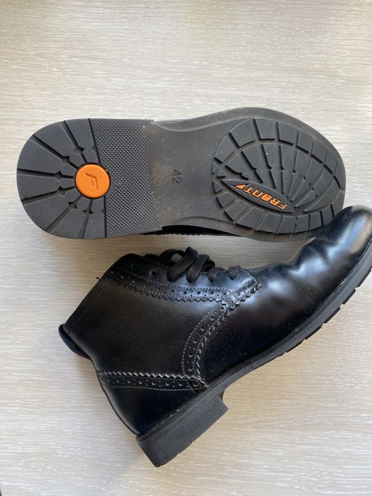 Чоловіче зимове взуття, нове, не підійшло по розміру.