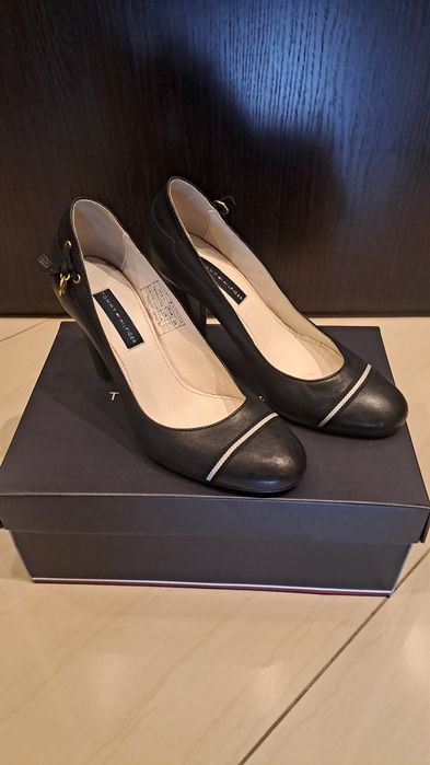 Buty na obcasie Tommy Hilfiger skórzane rozmiar 36