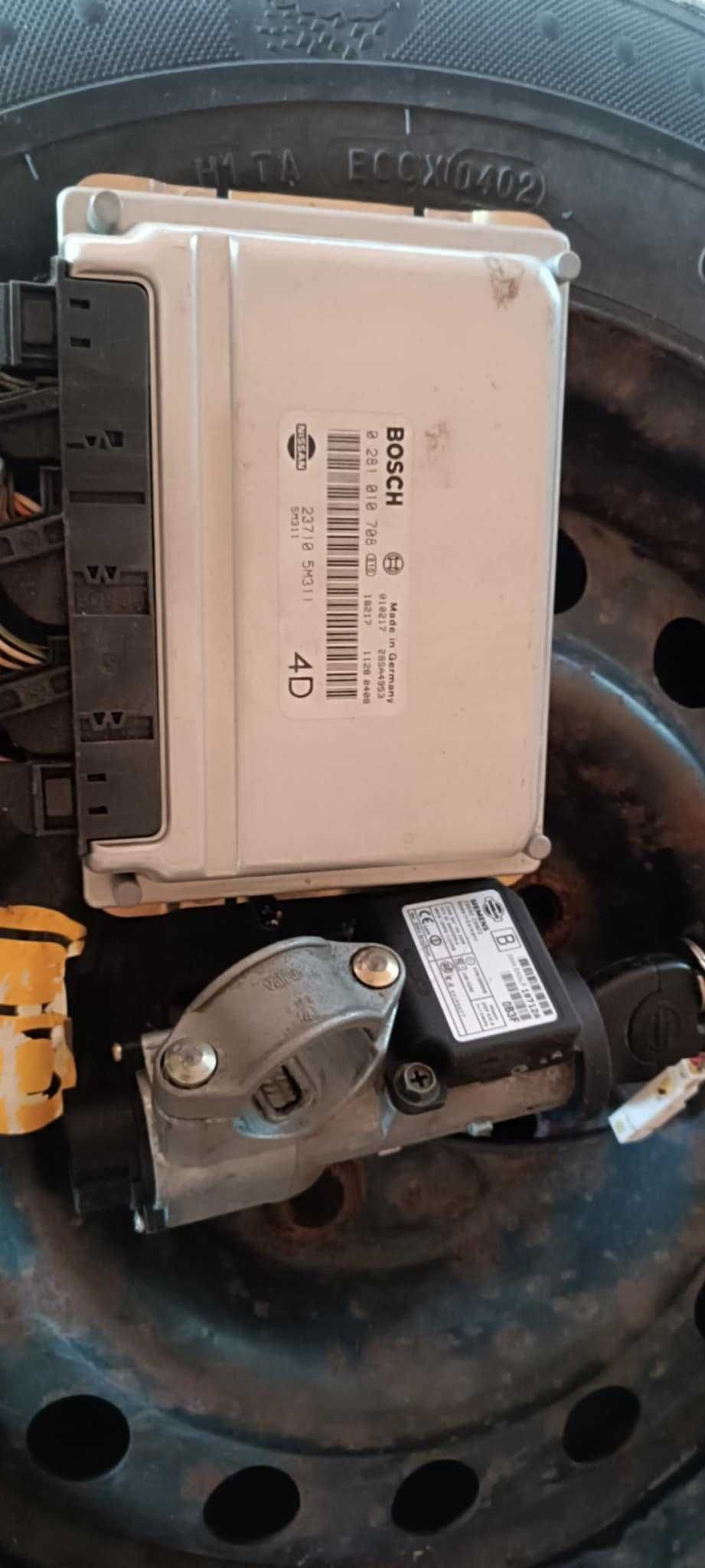 Opony zimowe 205/55 r16 z nissana almera Tino oraz komputer z stacyjką