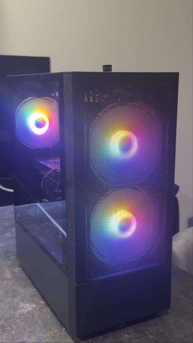 Komputer stacjonarny do prac biurowych i gier. PC Z RGB