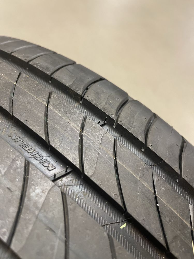 Nowe opony 235/50 r.19
