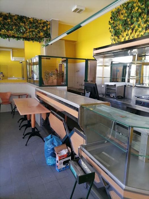 Arrenda Loja / Café no Mercado de Vila Viçosa