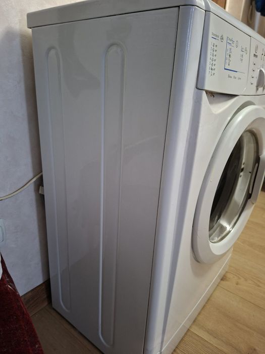 Продам пральну машину Indesit WISL 105 EX