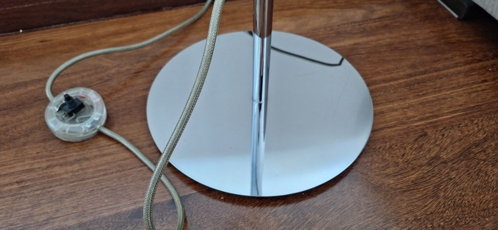 Candeeiro de pé de marca