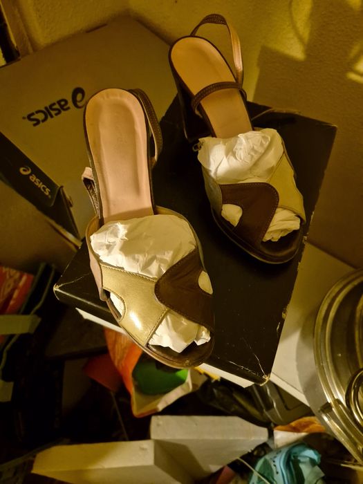 Vende-se calçado de senhora