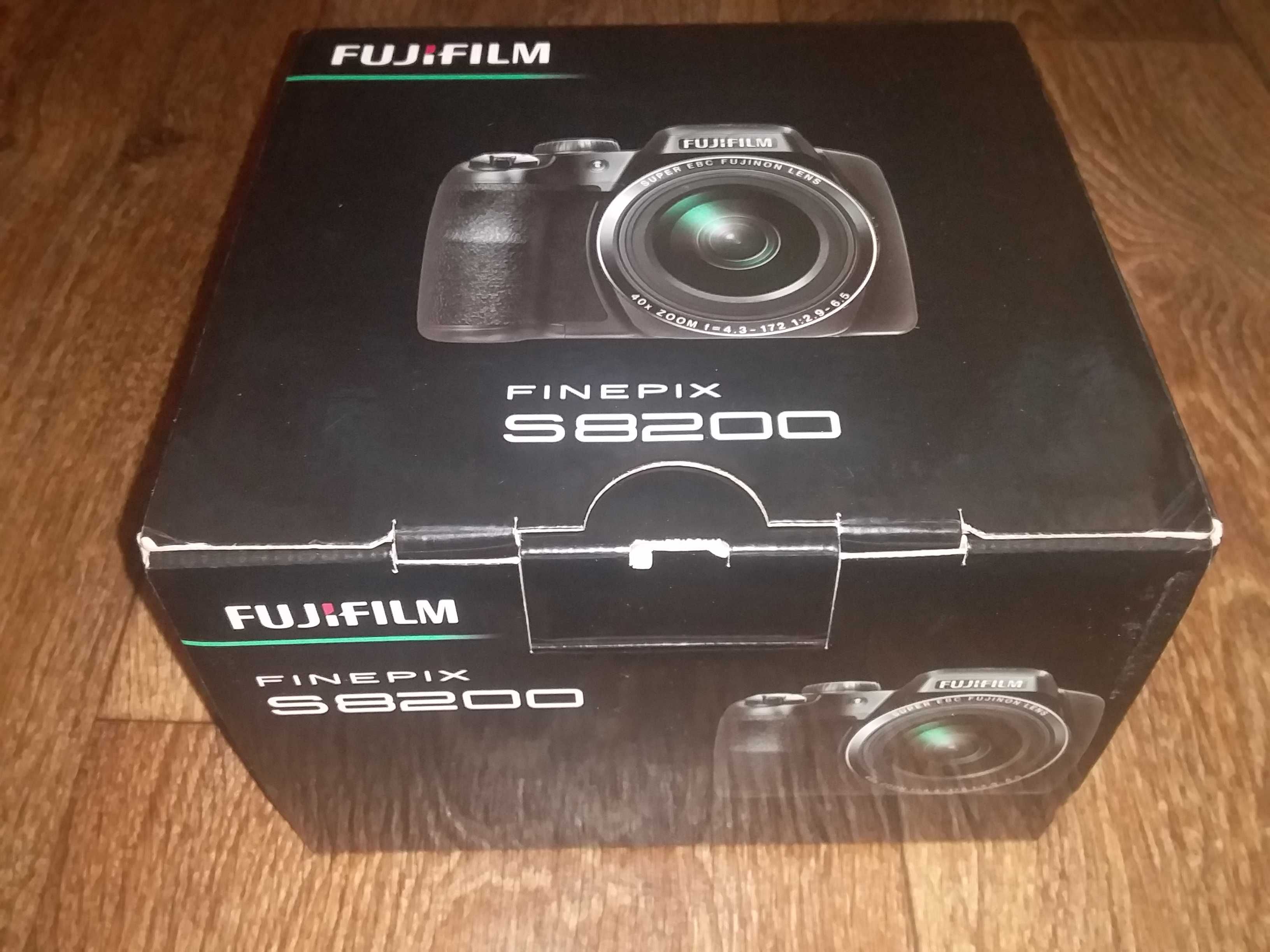 Фотоаппарат Fujifilm FinePix S8200 Black (Стан нового)