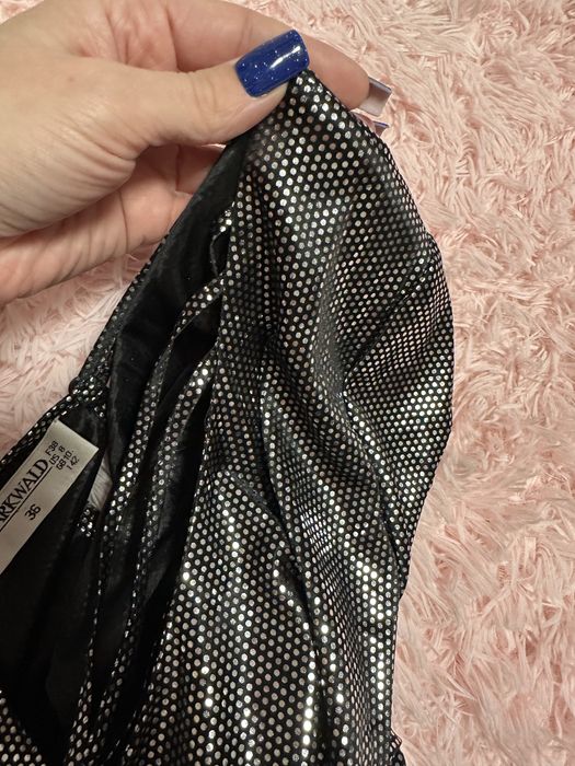 Damska bluzka z krótkim rękawem błyszcząca na Sylwestra