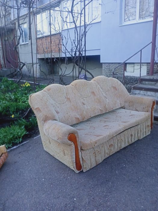 Мебель(диван) бежевый