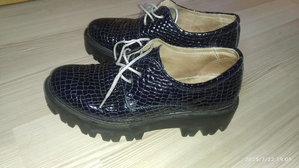 Туфлі полу ботинки осінні шкіряні жіночі 37 р