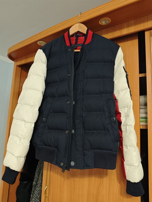 Продам куртку юнацьку Tommy Hilfiger оригінал S/P