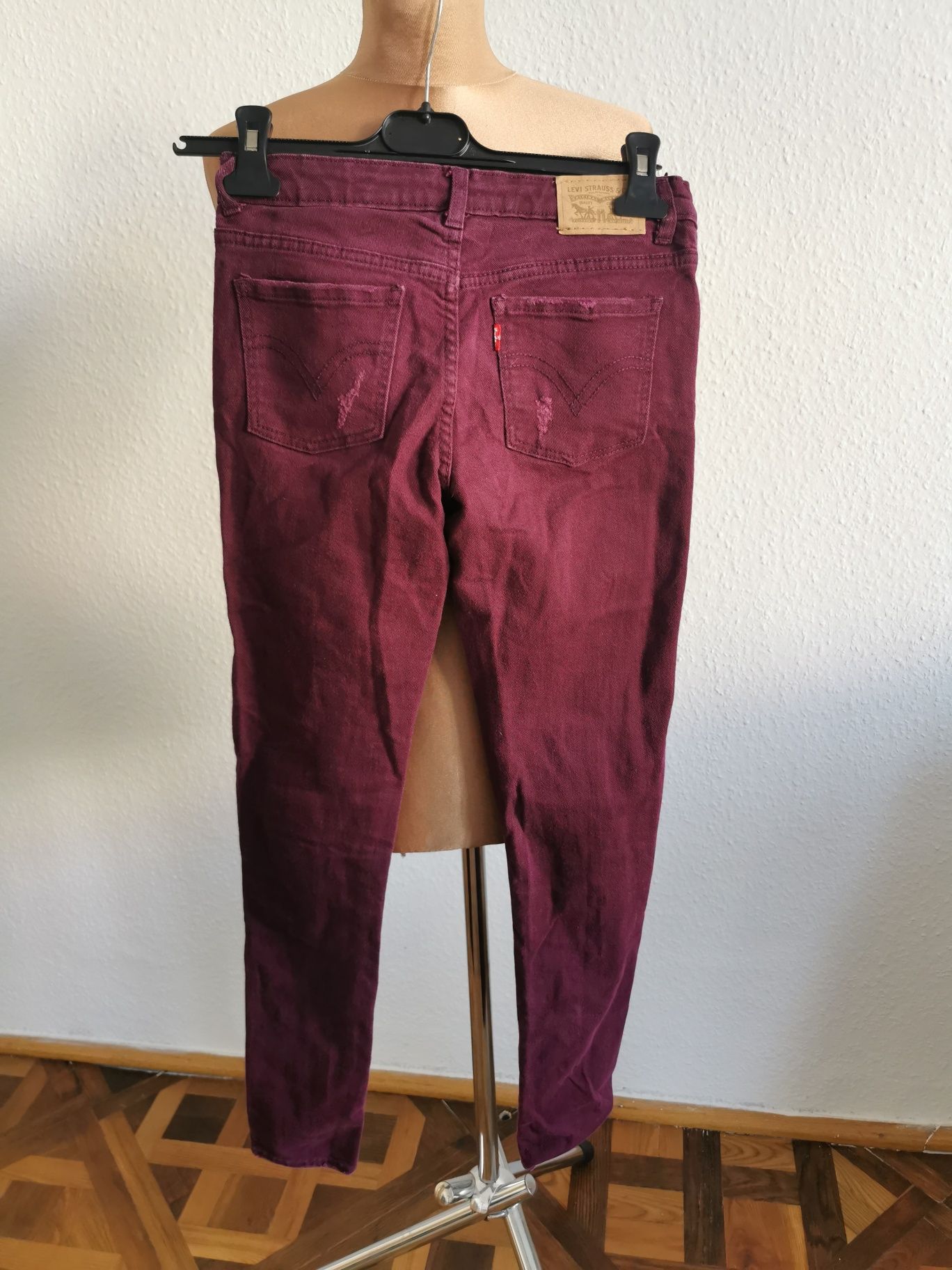 Bordowe jeansy rurki Levis Strauss rozmiar 152