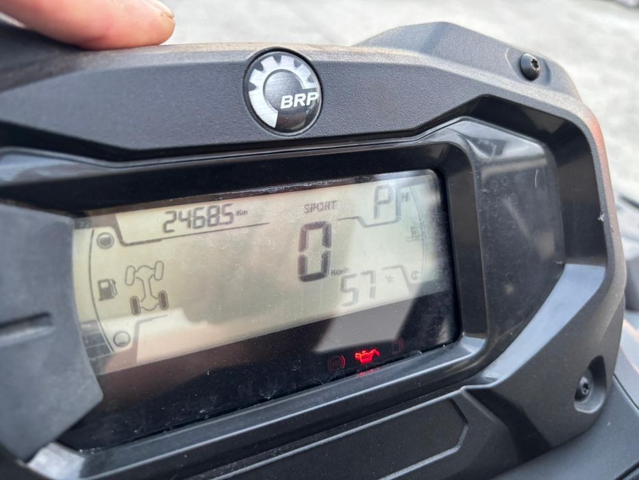 Can am Outlander max DPS 1000R, 2500km/82godz.