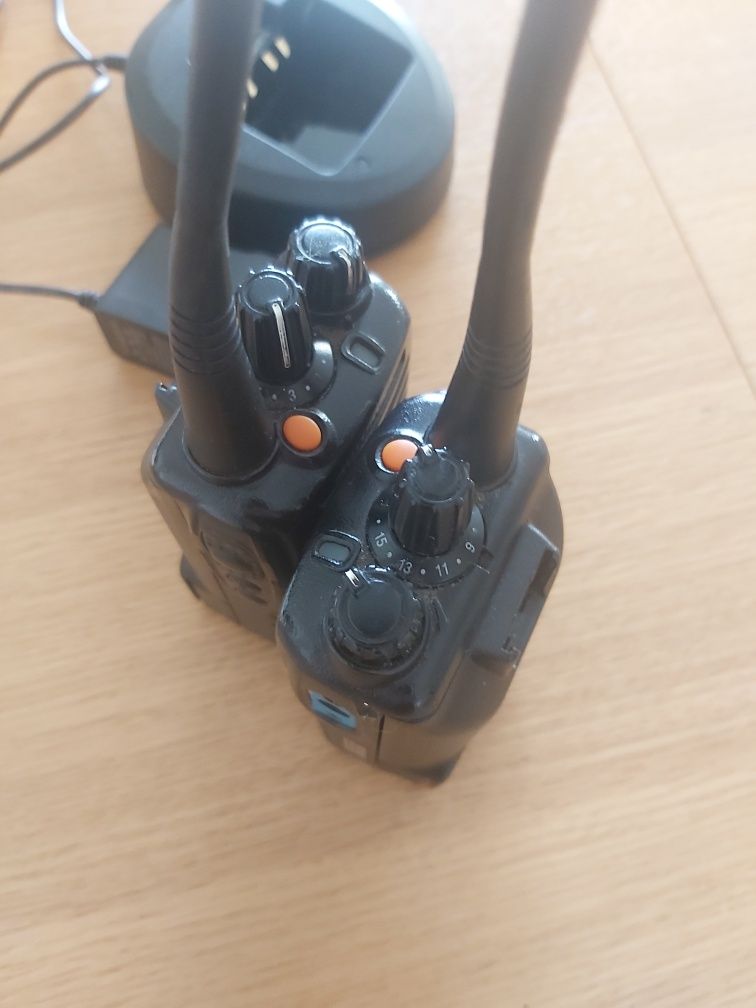 Motorola VX-451 krótkofalówki radiotelefon UKF 2 sztuki z ładowarką