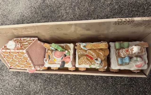 Dekoracyjny pociąg świąteczny, piernikowy, ceramiczny 41cm Nowy