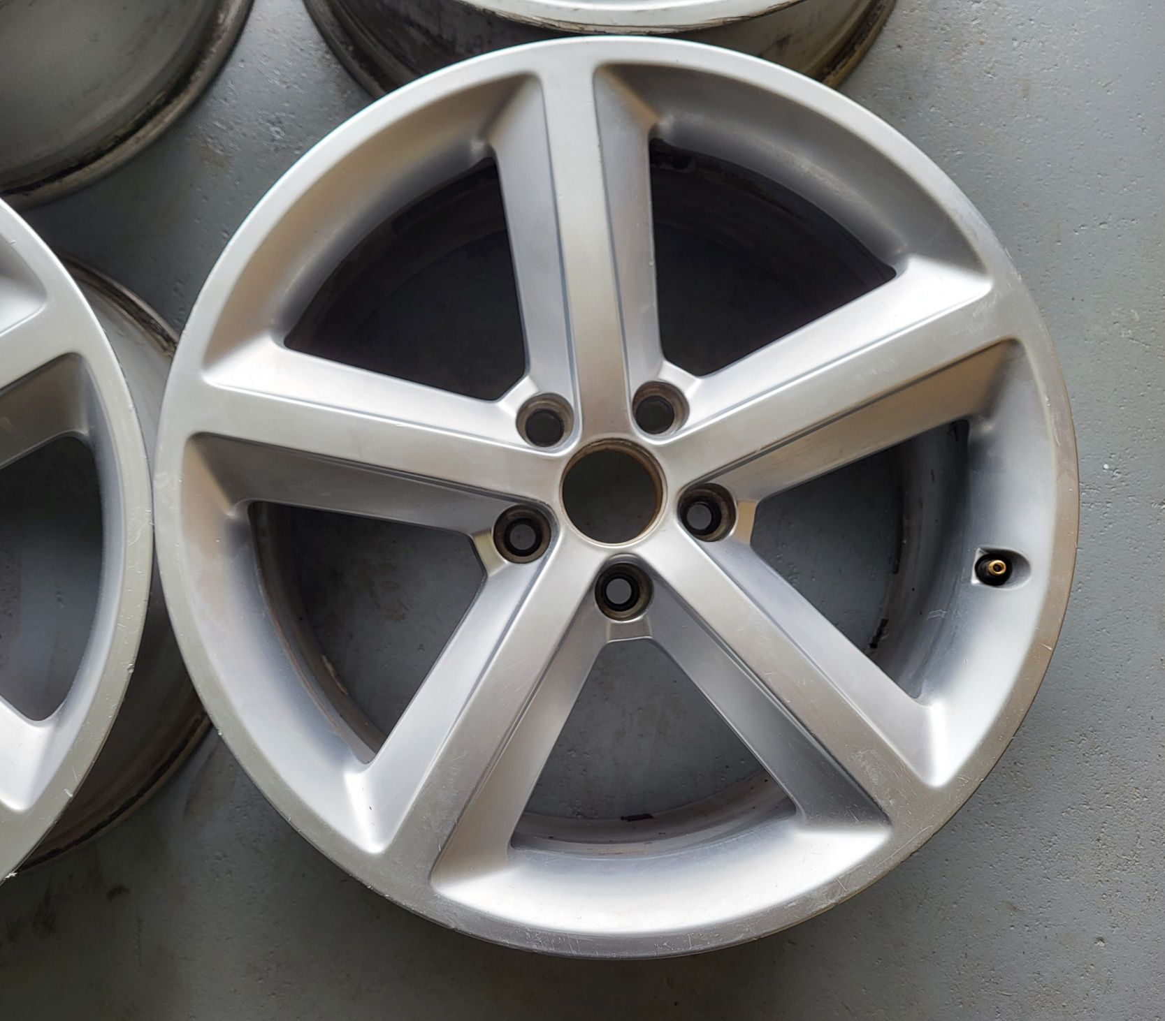 Komplet felg AUDI A6 C7 A4 B7 OE 18'' 8Jx18 5x112 ET43 4F0