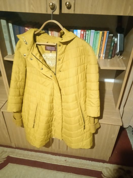 Куртки жіночі в чудовому стані