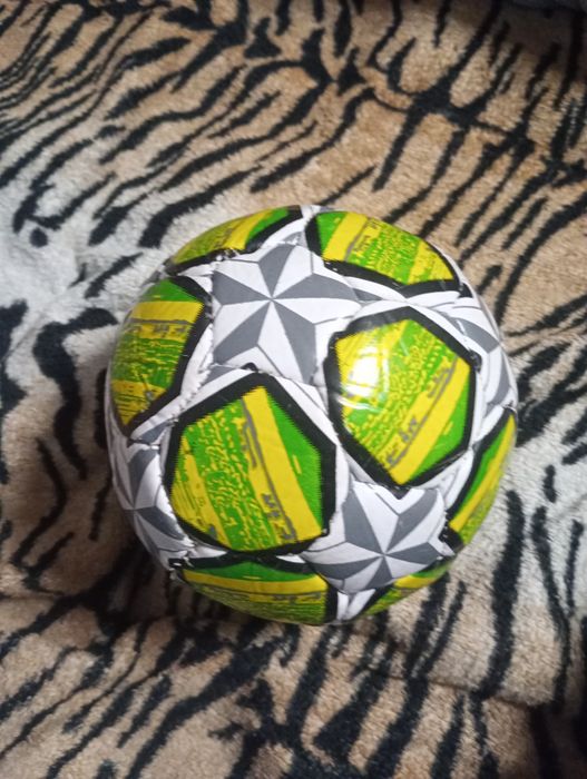 М'яч маленький  Не надутий