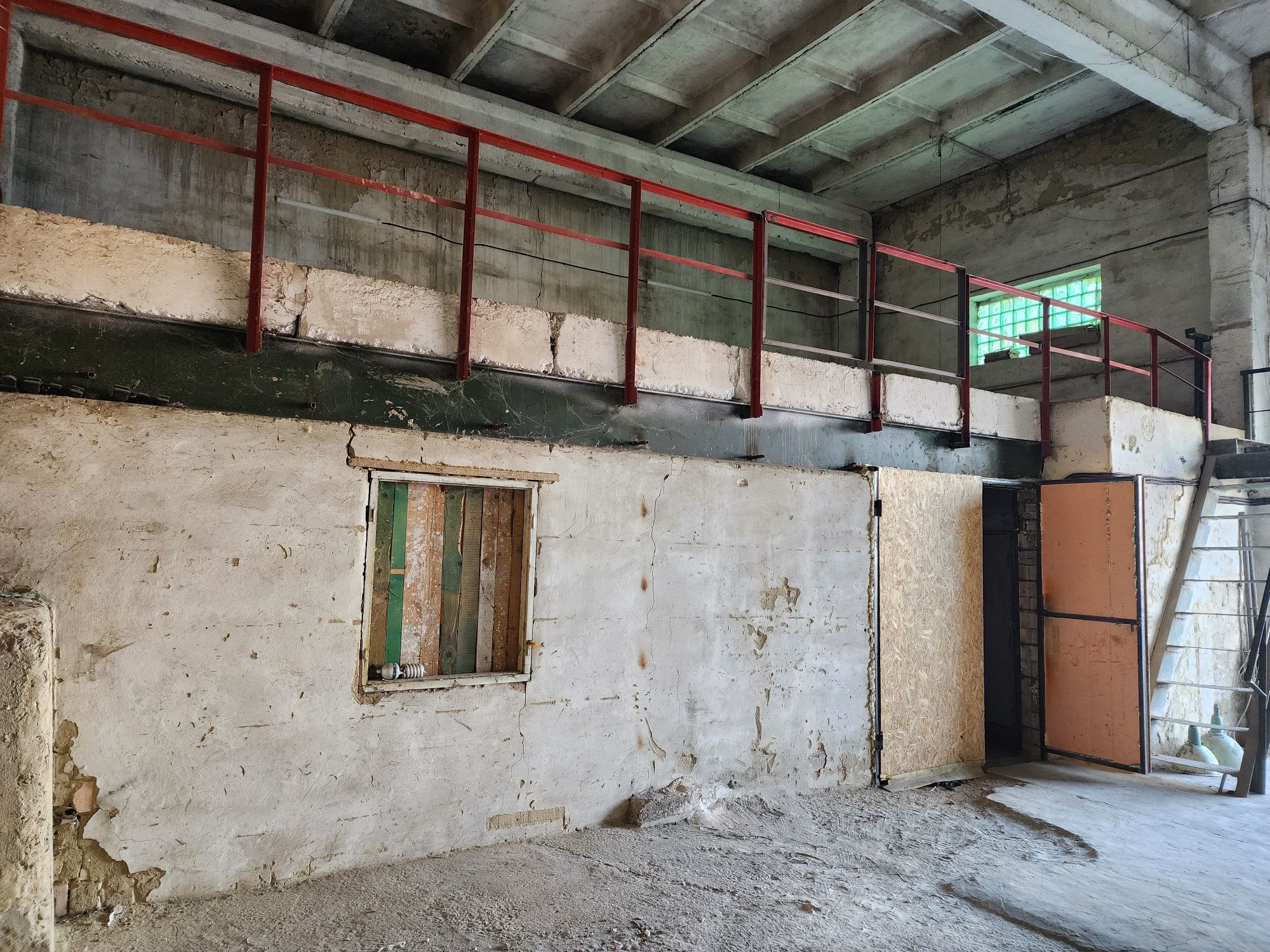 Оренда складського приміщення 198.8 м2 Вул. Каспрука Павла 19, м. Черн