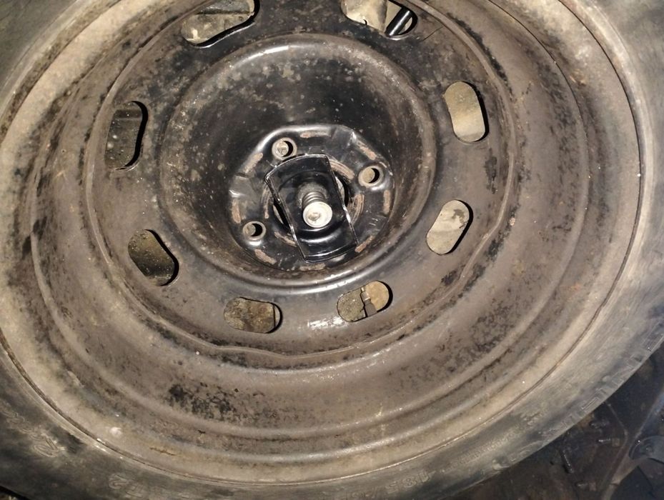 Підйомник (кріплення-лебідка) запаски Пежо 307/308