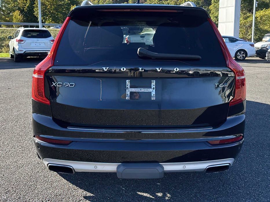Volvo XC90 Momentum      2019