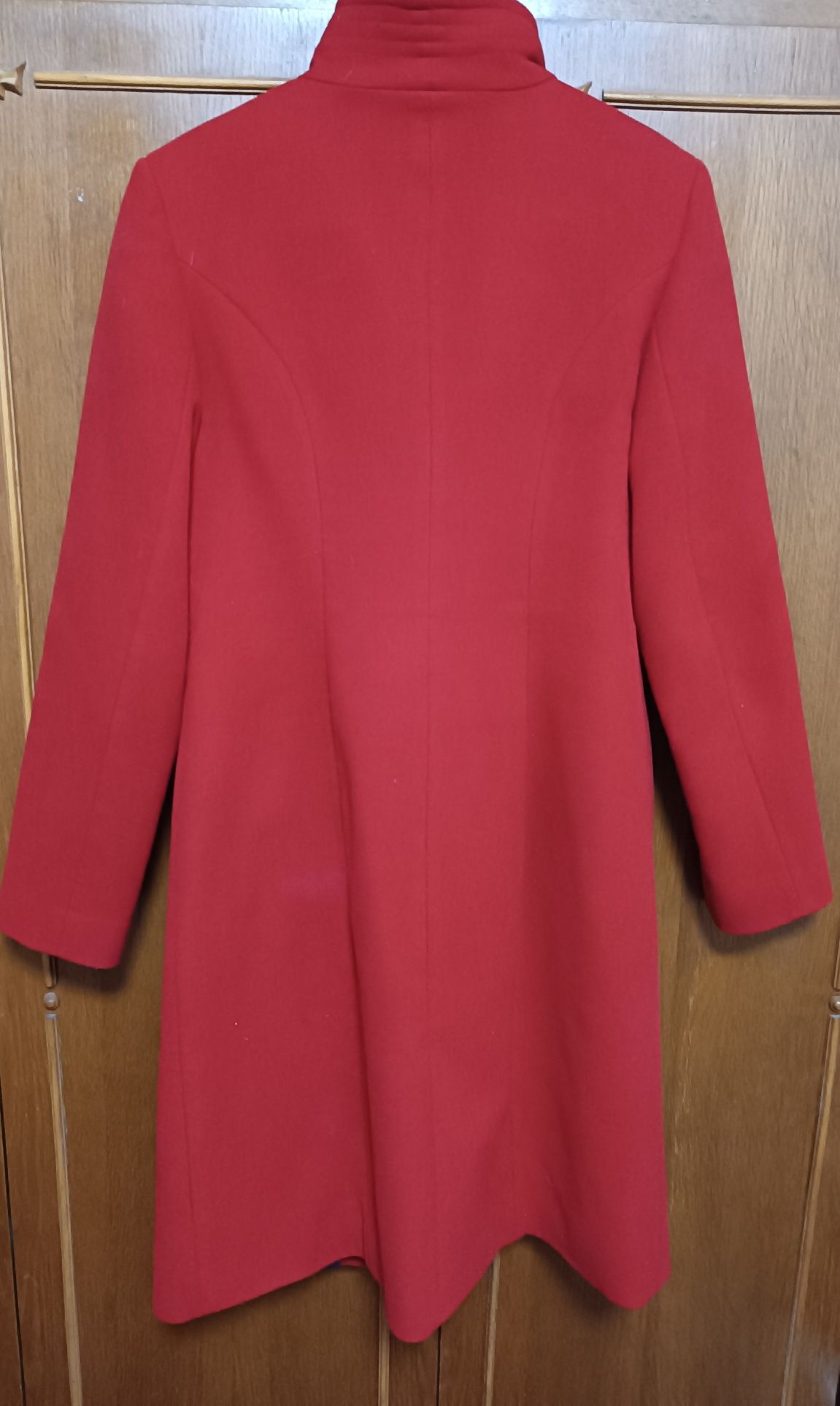 Червоне демісезонне кашемірове пальто