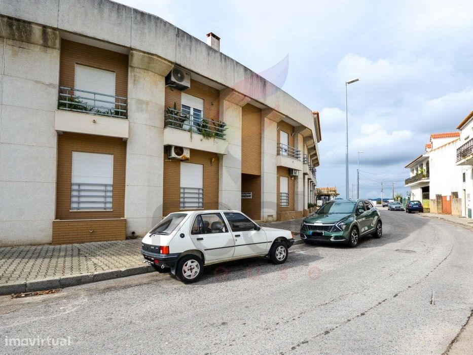 Apartamento T2 Na Urbanização Da Padilha